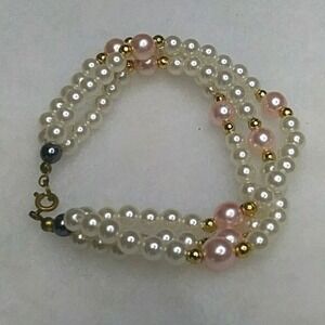 3 strand‎ pink and white faux pearl bracelet